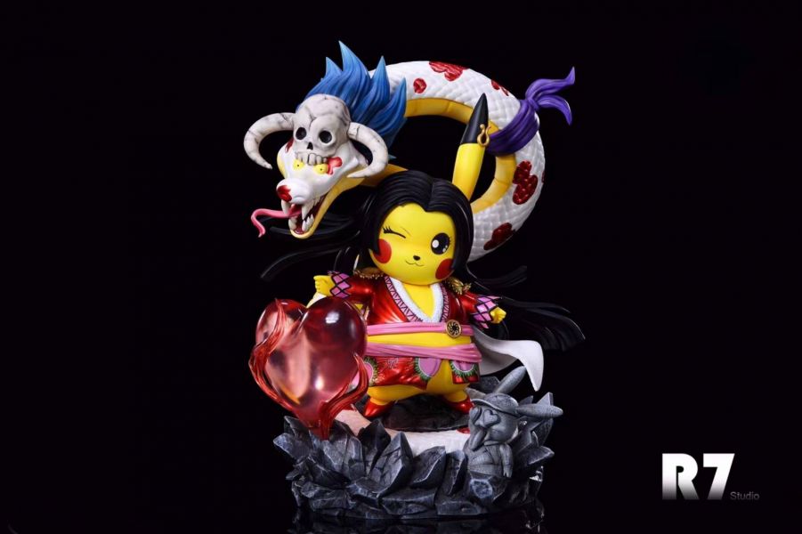 Pikachu cos Boa Hancock