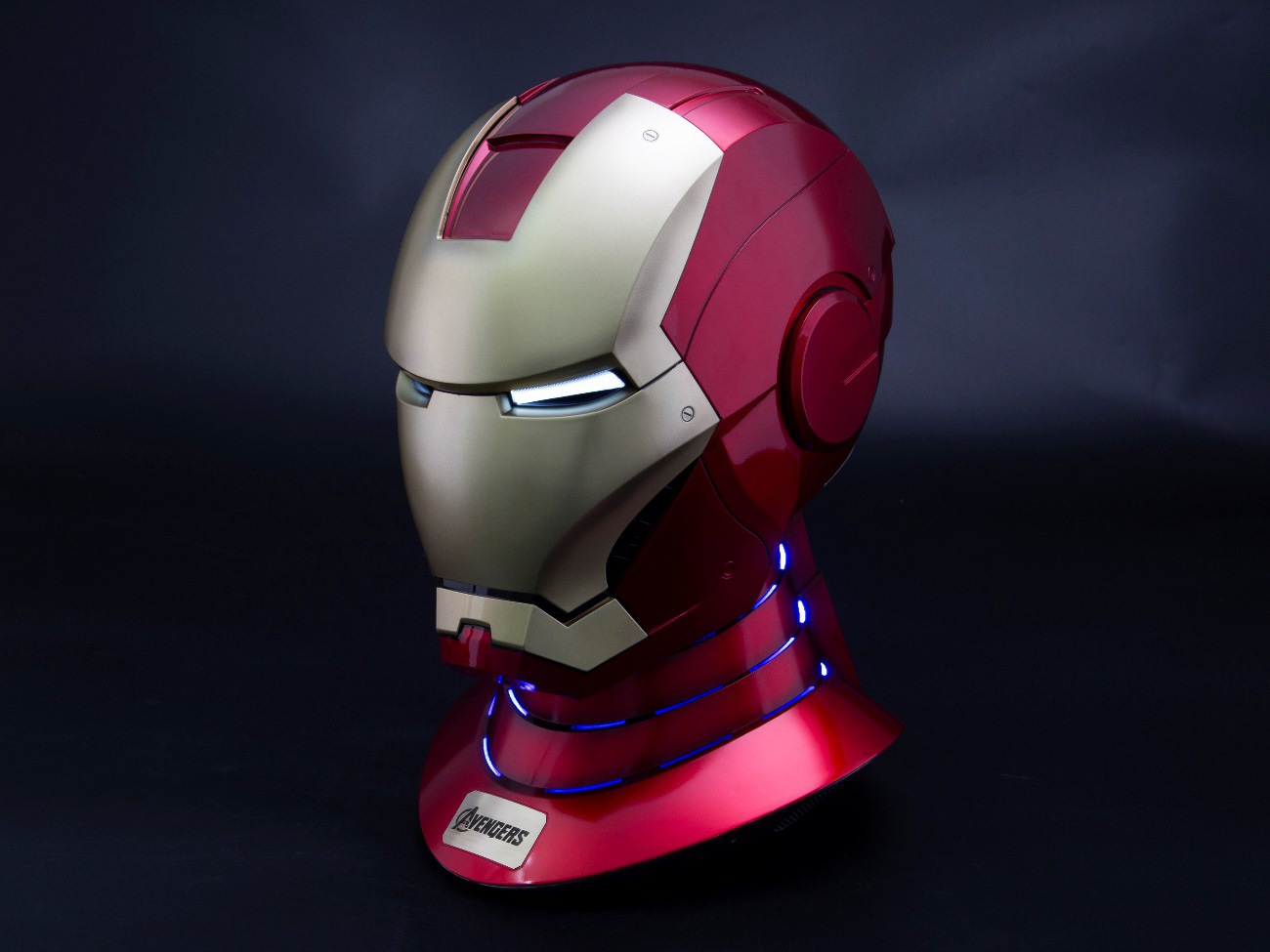 Iron Man Base w/speaker MK7 Base w/dual speakers & blue light 1/1