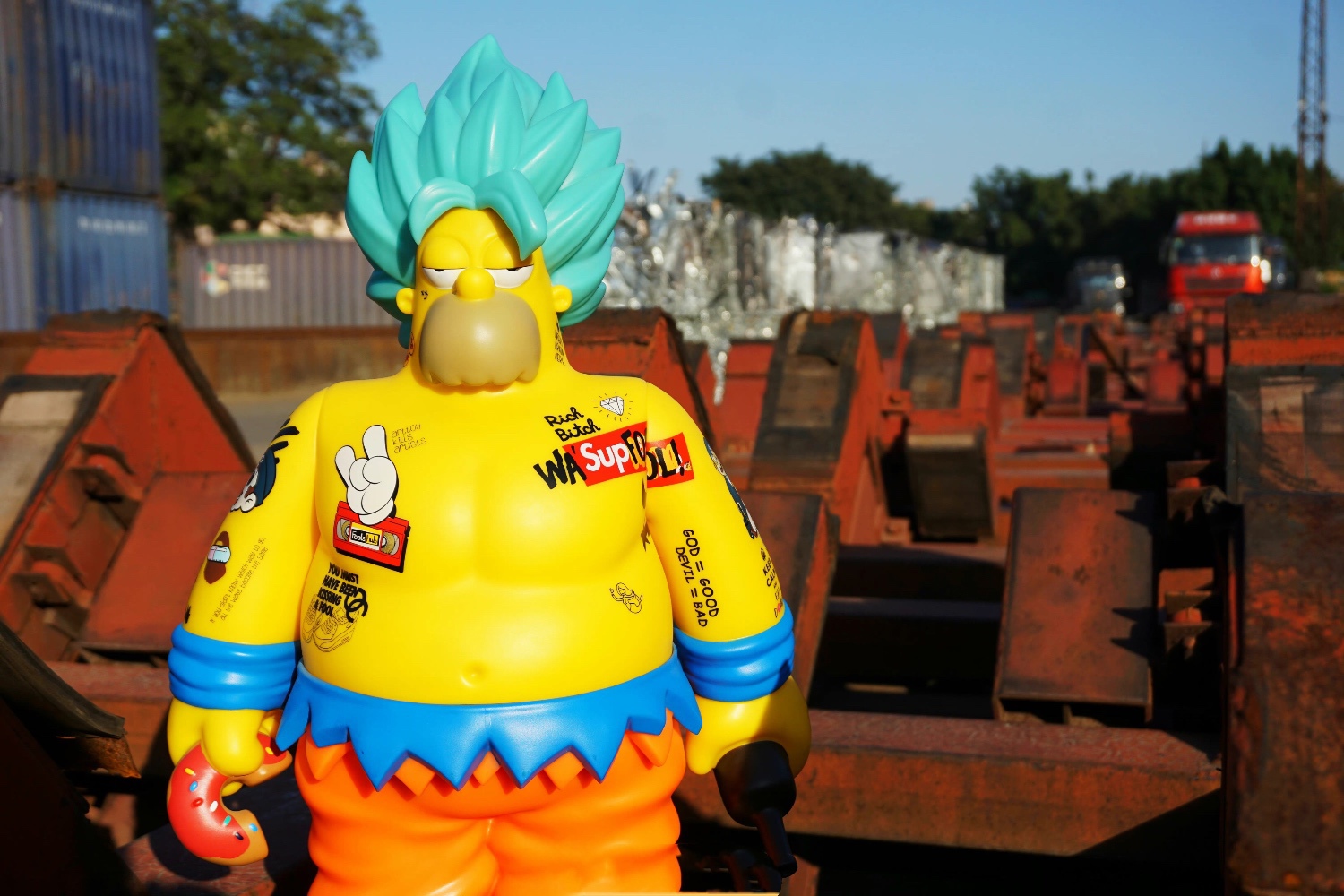 YELLOWFOOL trendy figure