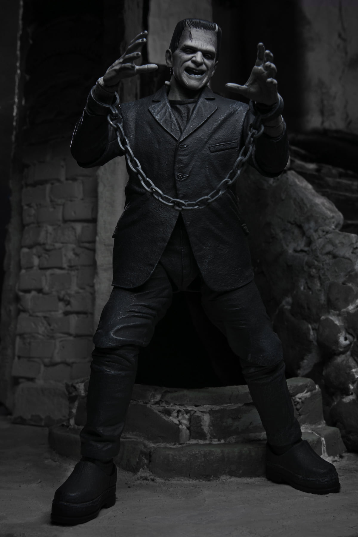 Universal Monsters: Frankenstein's Monster Ultimate Figure