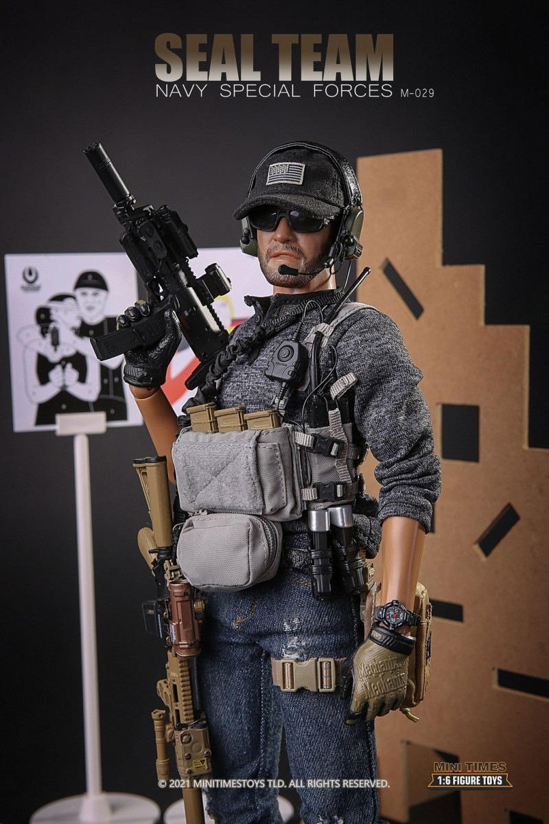 US Navy SEALs with dog 1/6