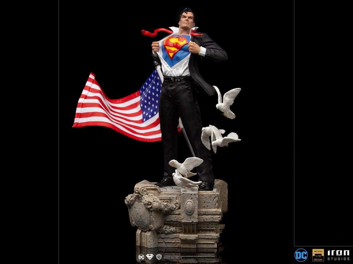 Clark Kent Deluxe Statue – DC Comics – Art Scale 1/10