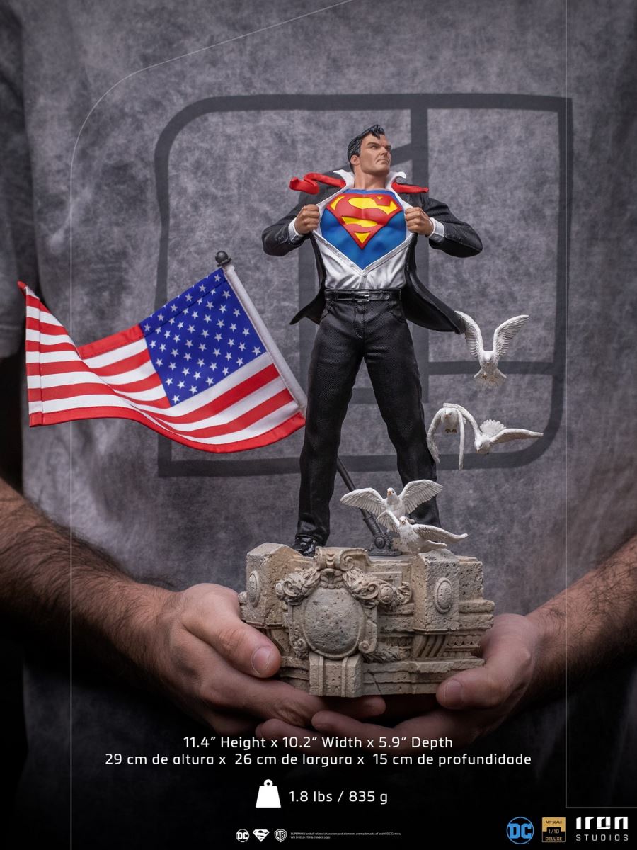 Clark Kent Deluxe Statue – DC Comics – Art Scale 1/10