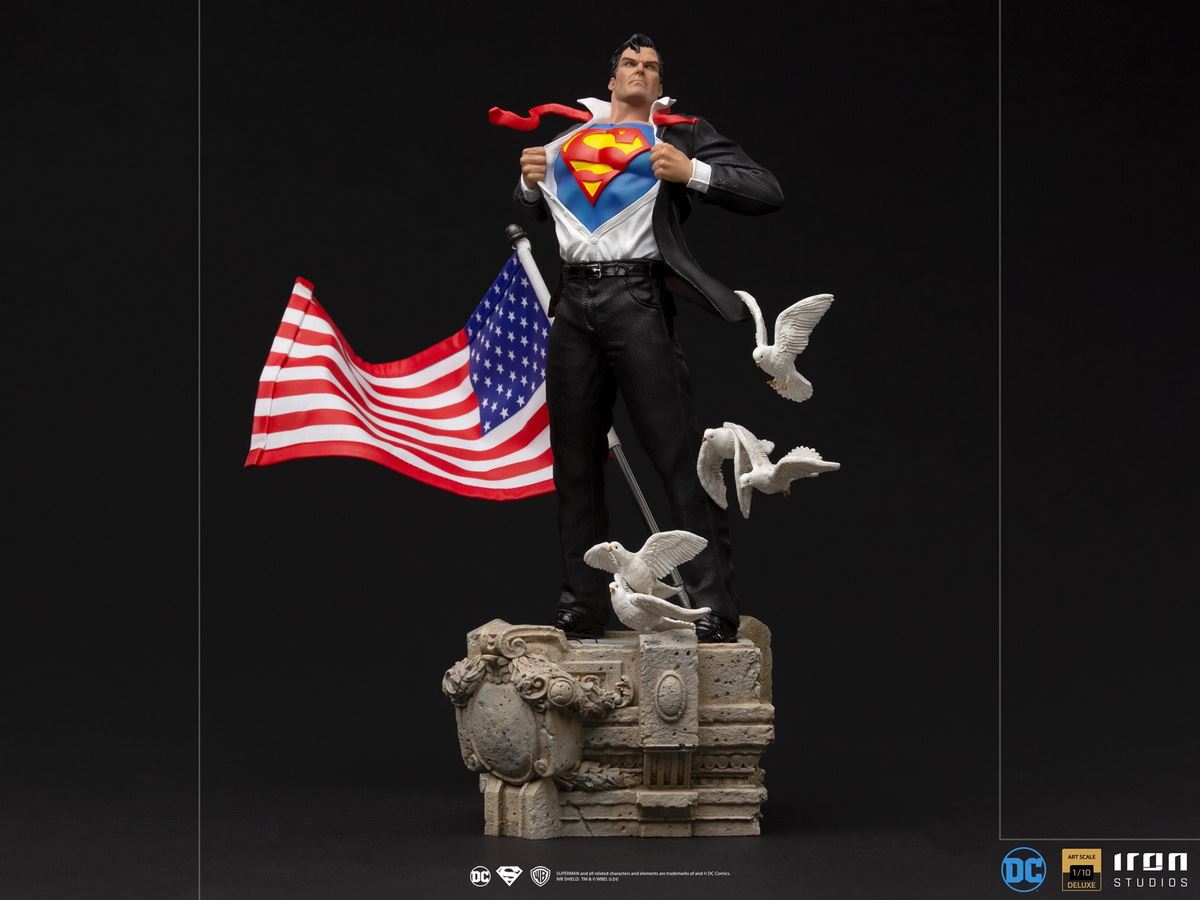 Clark Kent Deluxe Statue – DC Comics – Art Scale 1/10