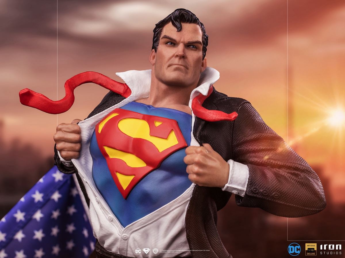 Clark Kent Deluxe Statue – DC Comics – Art Scale 1/10