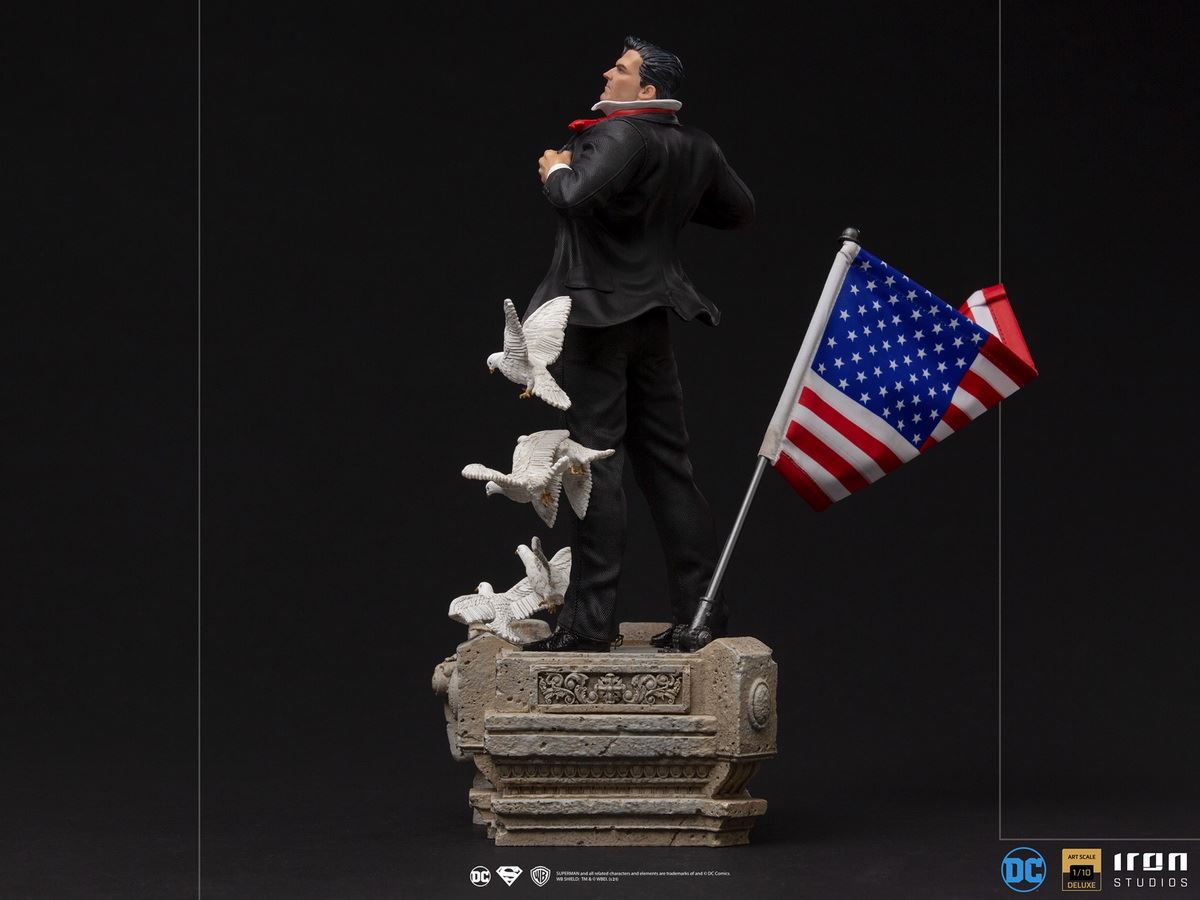 Clark Kent Deluxe Statue – DC Comics – Art Scale 1/10