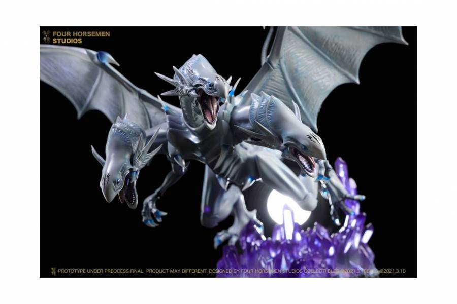 Blue-eyed ultimate dragon