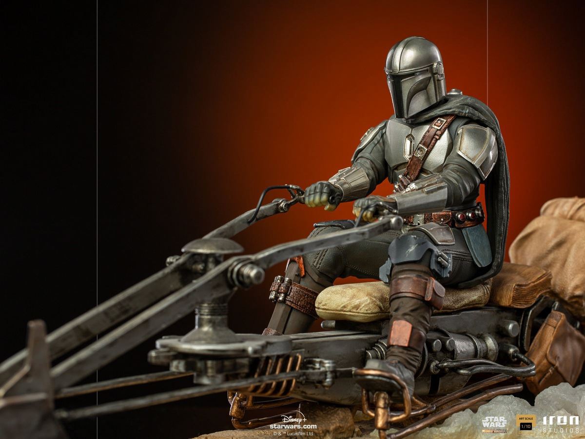 The Mandalorian on Speederbike Deluxe Art Scale 1/10
