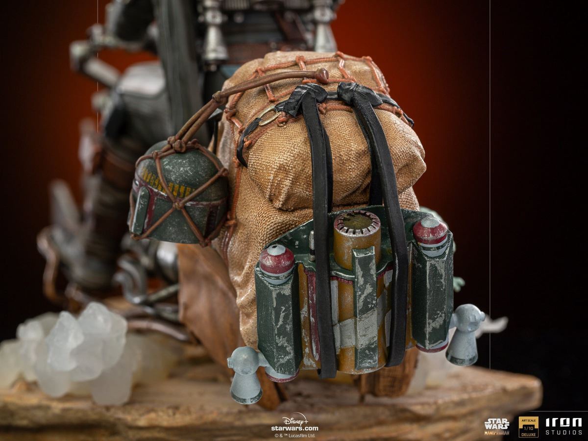 The Mandalorian on Speederbike Deluxe Art Scale 1/10