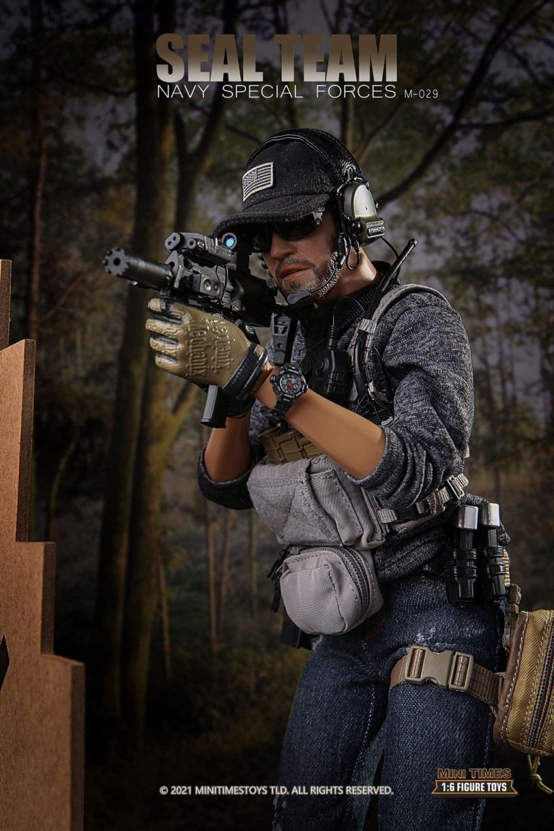 US Navy SEALs with dog 1/6