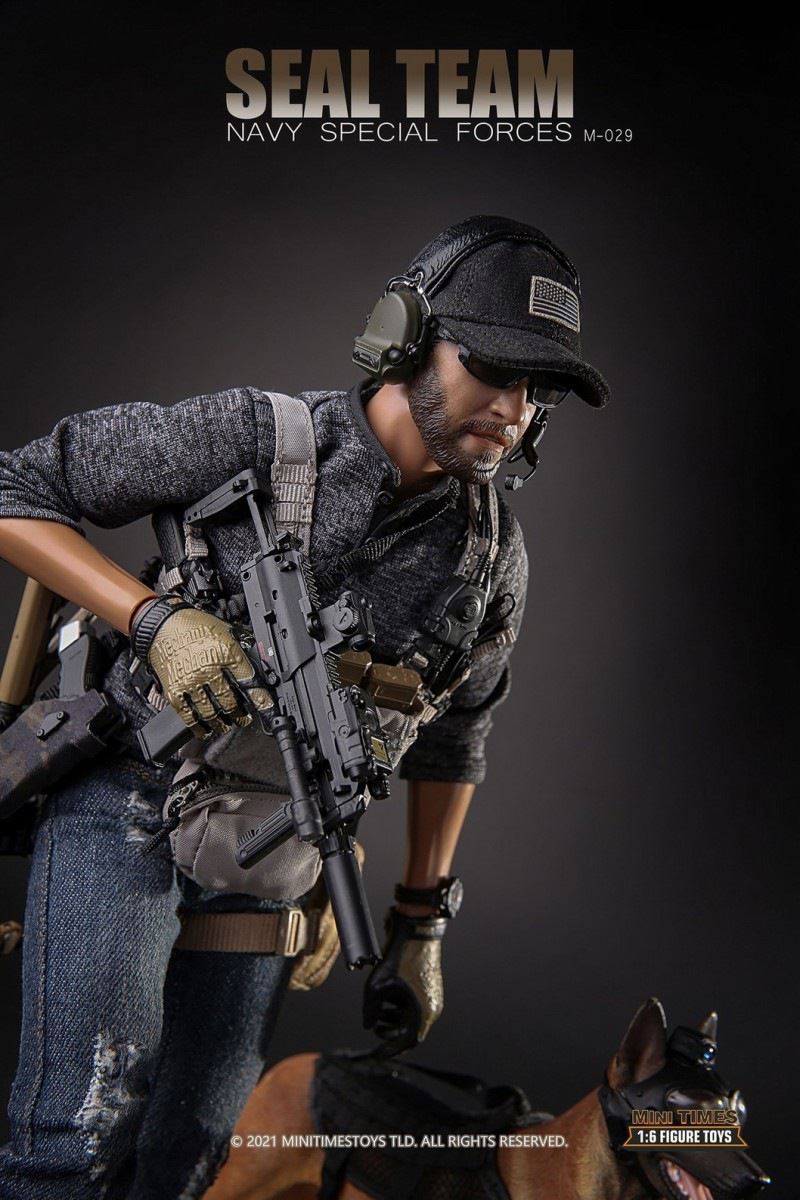 US Navy SEALs with dog 1/6