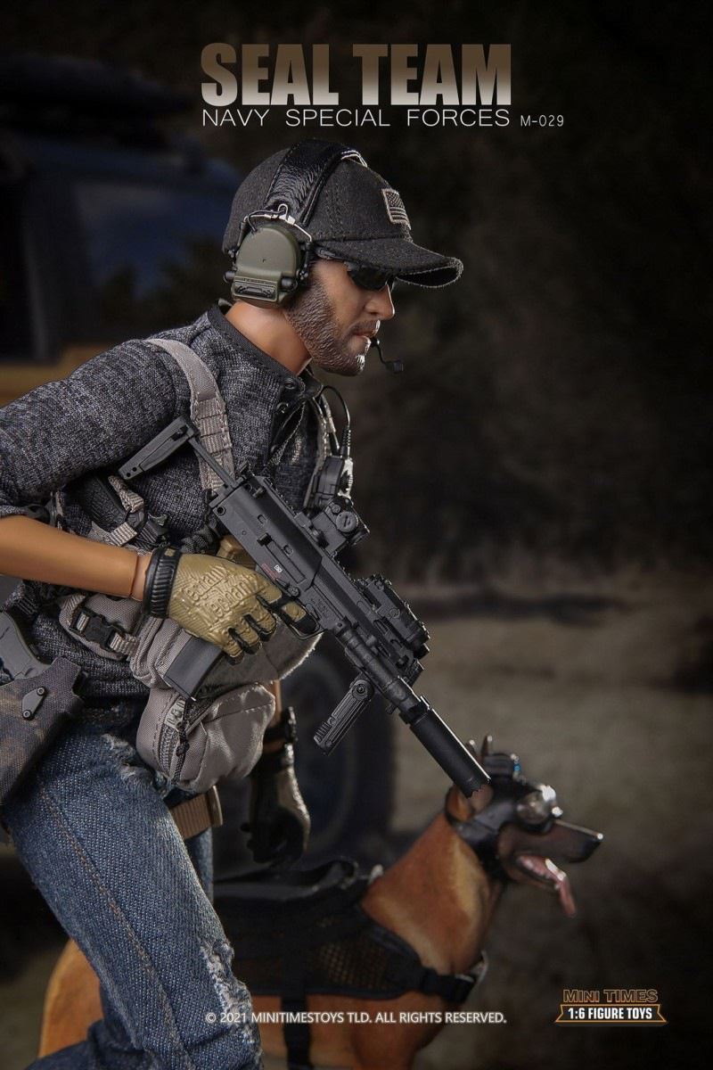 US Navy SEALs with dog 1/6
