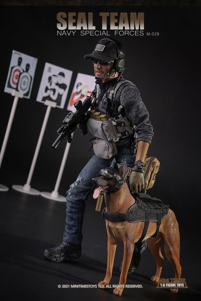 US Navy SEALs with dog 1/6