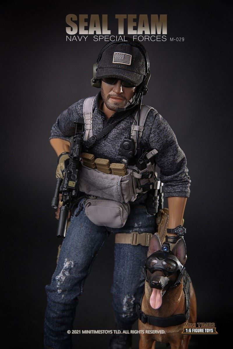 US Navy SEALs with dog 1/6