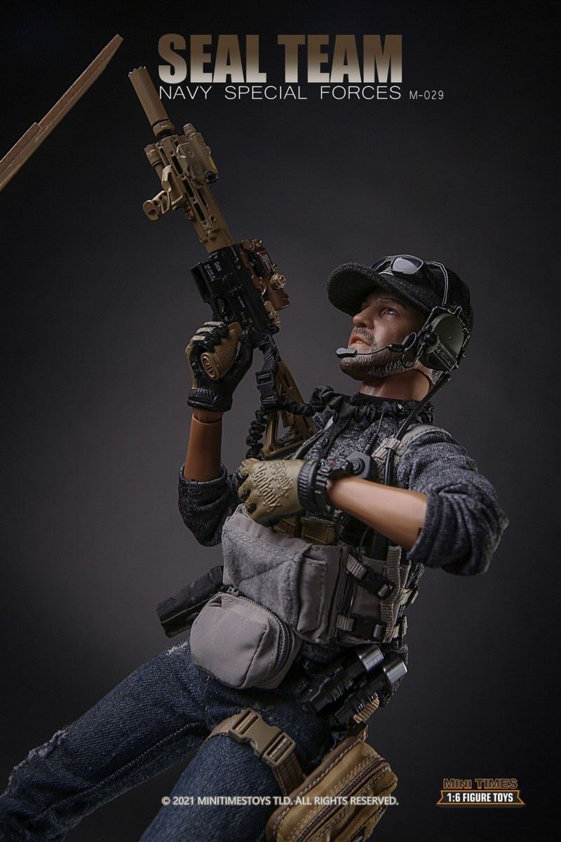 US Navy SEALs with dog 1/6