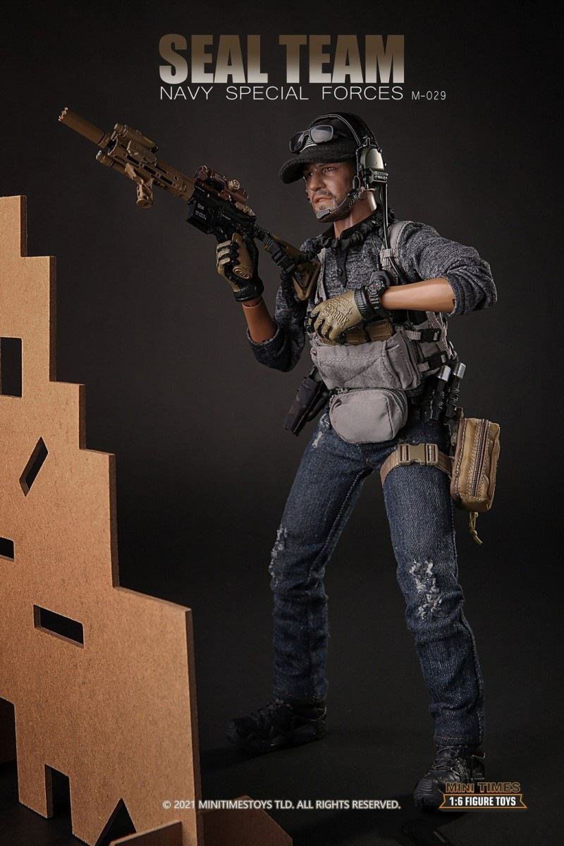 US Navy SEALs with dog 1/6
