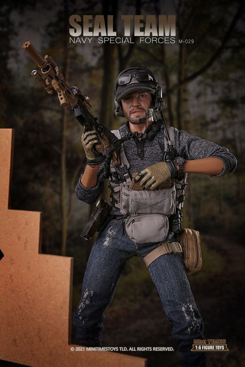 US Navy SEALs with dog 1/6
