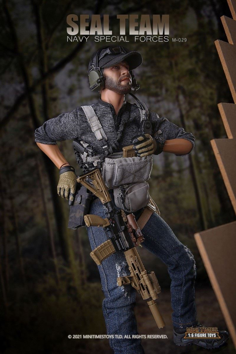 US Navy SEALs with dog 1/6
