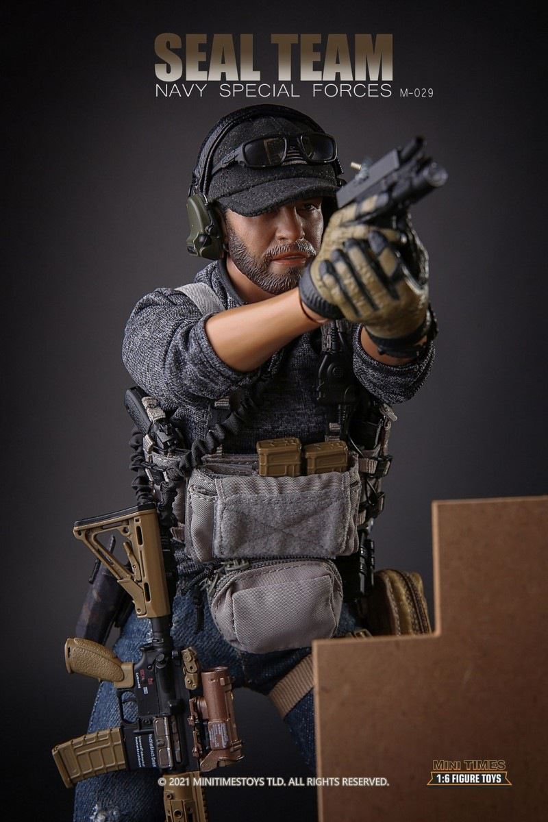 US Navy SEALs with dog 1/6