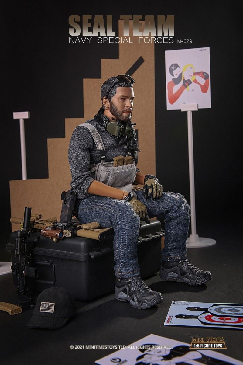 US Navy SEALs with dog 1/6