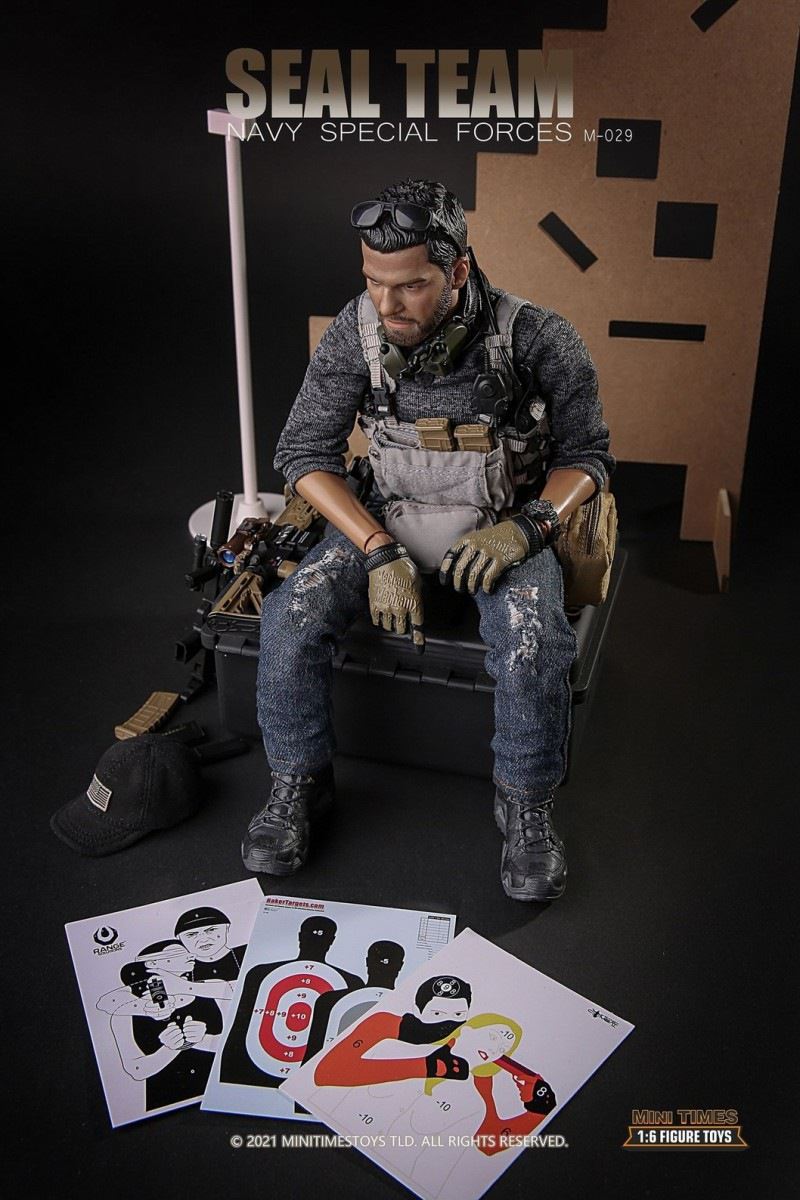 US Navy SEALs with dog 1/6