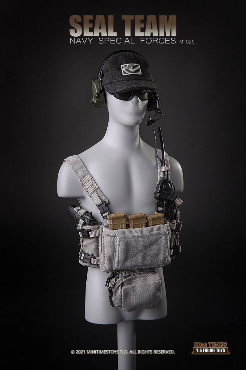 US Navy SEALs with dog 1/6