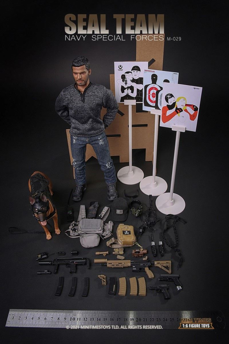 US Navy SEALs with dog 1/6