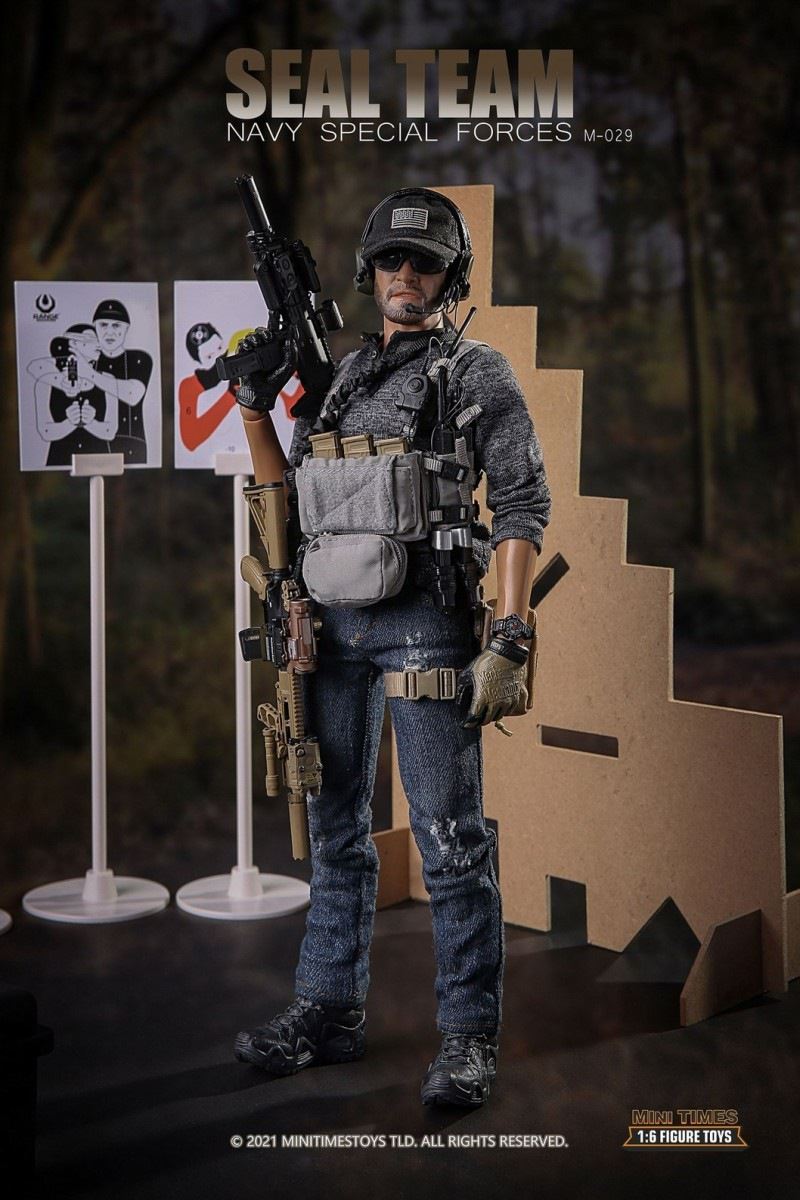 US Navy SEALs with dog 1/6