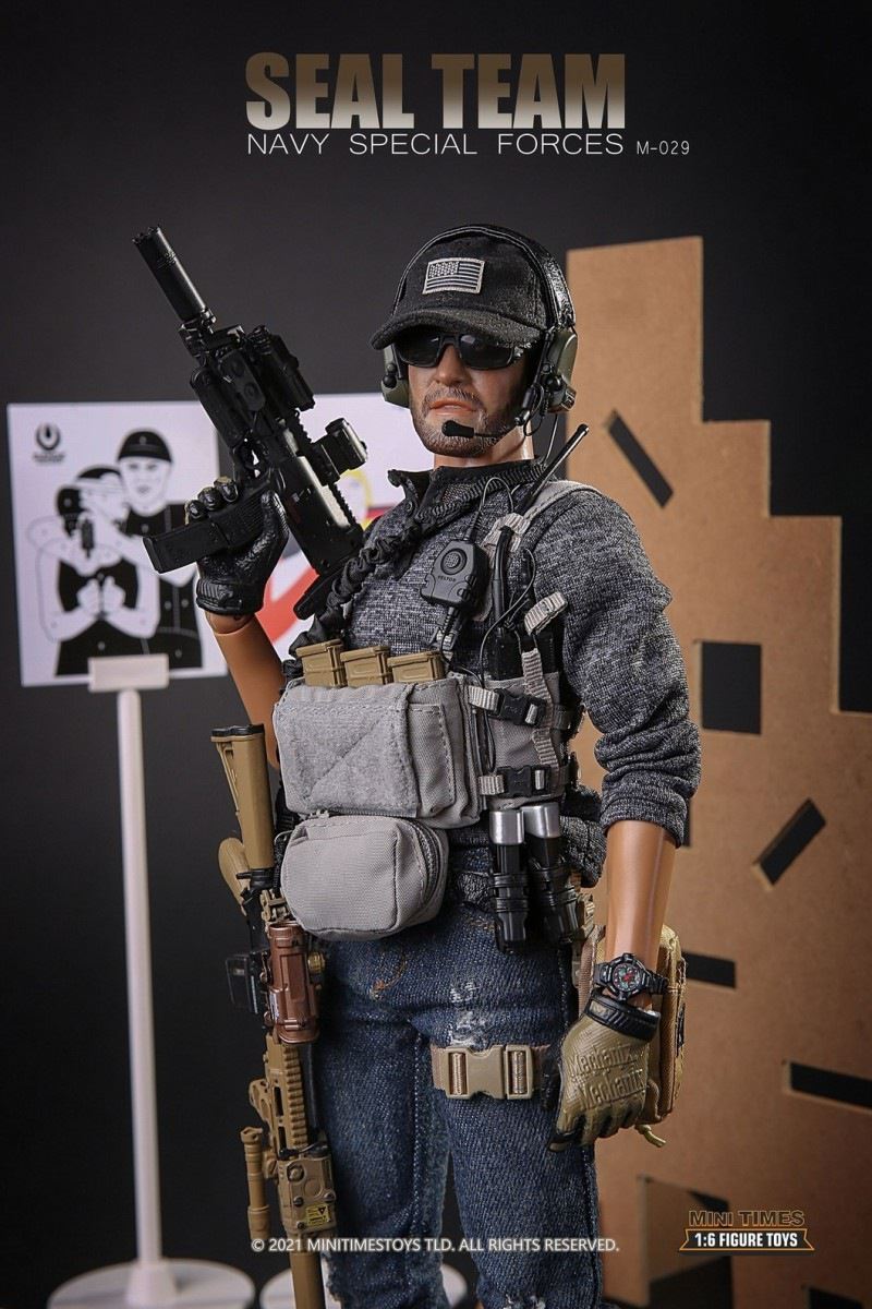 US Navy SEALs with dog 1/6
