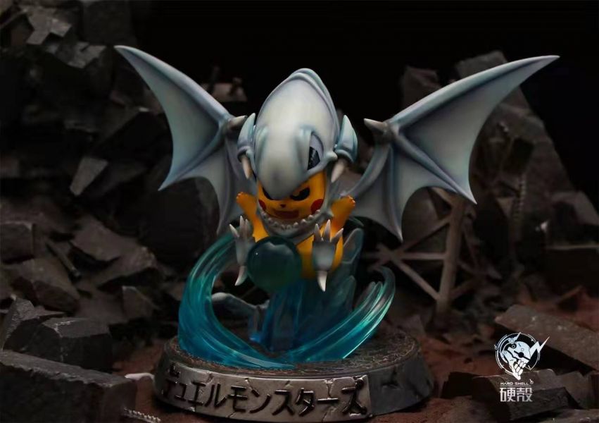 Pikachu cos Blue Eye