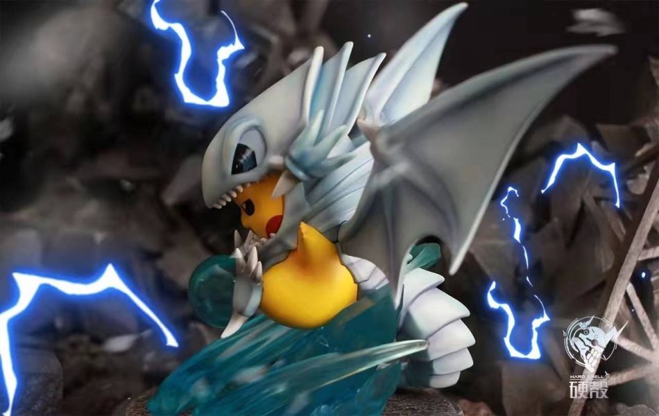 Pikachu cos Blue Eye