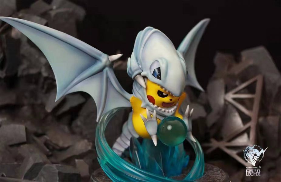 Pikachu cos Blue Eye