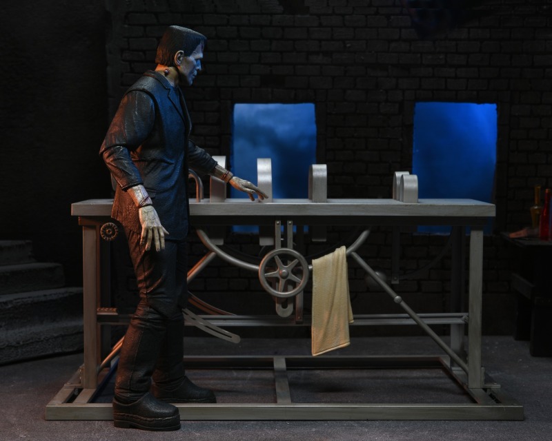 Universal Monsters – Frankenstein Accessory Set