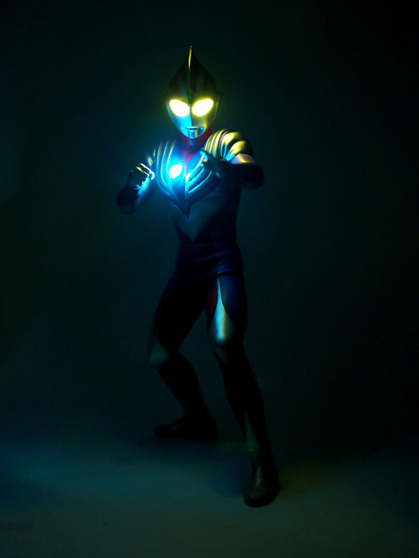 Tokusatsu Series Ultraman Tiga Multi Type Advent Ver. w/Light Up Gimmick 1/6