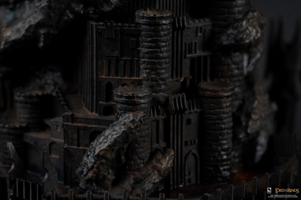 Lord of the Rings - Dark Lord Sauron/Sauron Helmet/Crown Statue 
