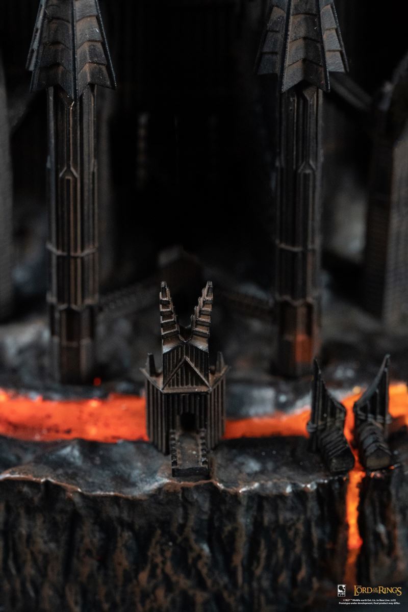 Lord of the Rings - Dark Lord Sauron/Sauron Helmet/Crown Statue 