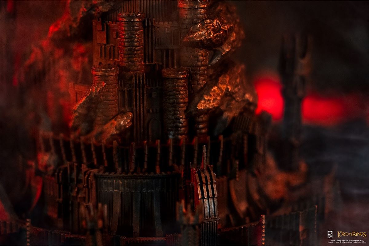 Lord of the Rings - Dark Lord Sauron/Sauron Helmet/Crown Statue 