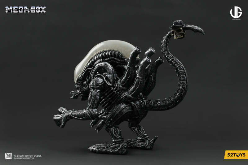 Alien vinyl toy