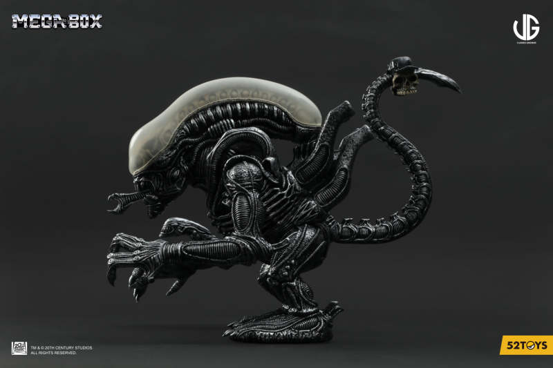 Alien vinyl toy