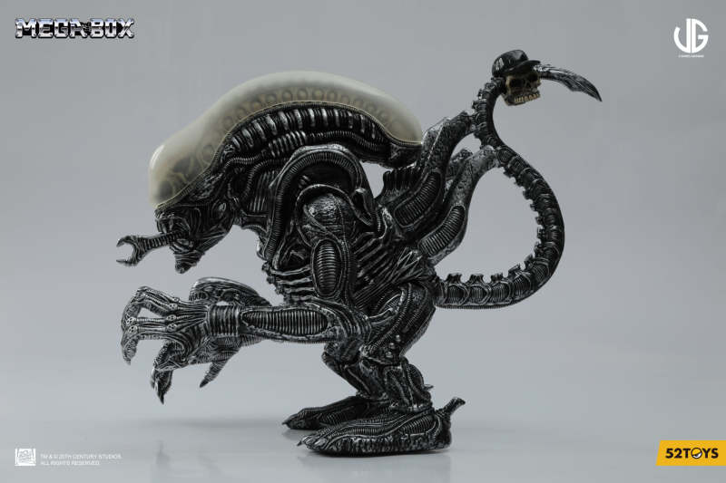 Alien vinyl toy