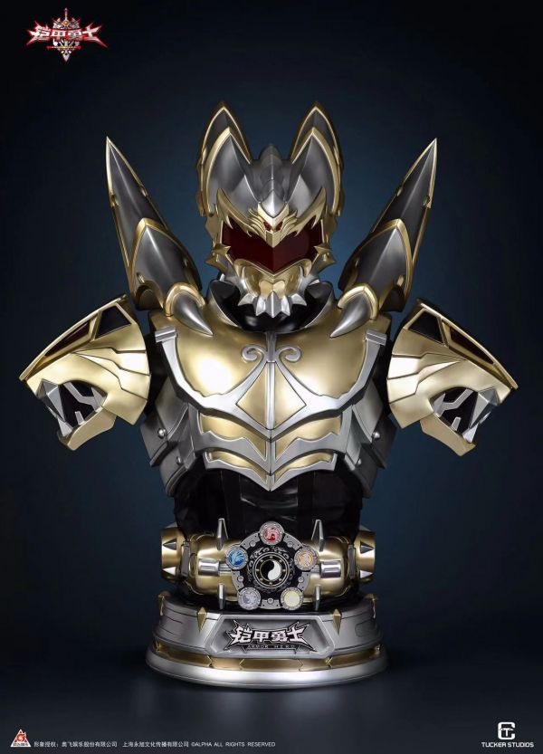 Armor warrior emperor statue