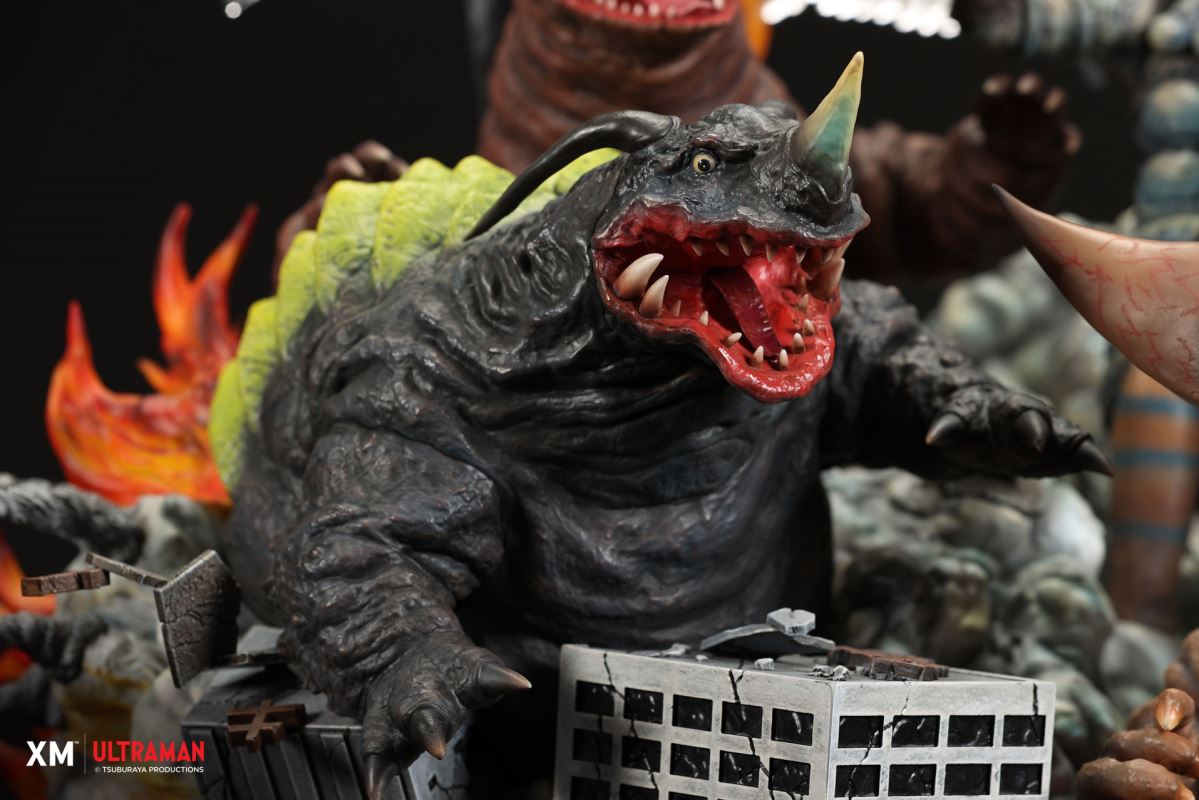 Ultraman VS Kaiju 30cm