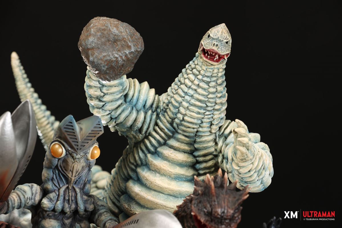 Ultraman VS Kaiju 30cm