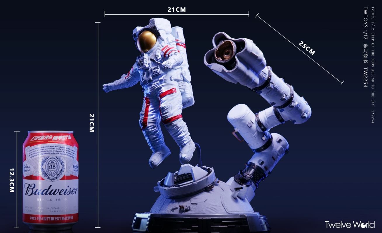 Astronaut Floating Version 1/12