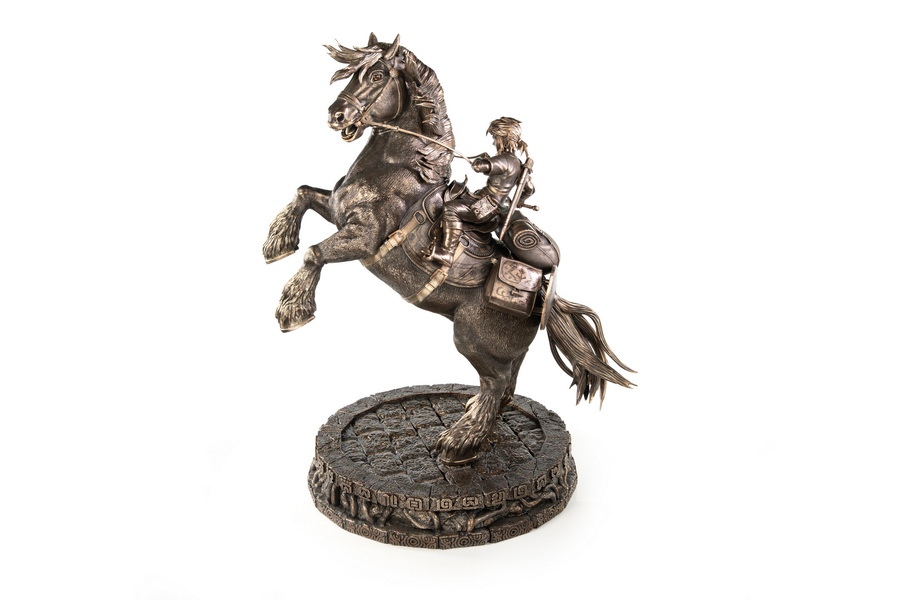 THE LEGEND OF ZELDA: BREATH OF THE WILD - LINK ON HORSEBACK (BRONZE EDITION)