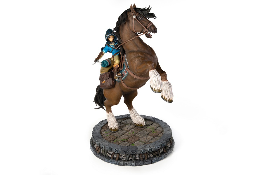 THE LEGEND OF ZELDA: BREATH OF THE WILD - LINK ON HORSEBACK (EXCLUSIVE EDITION)