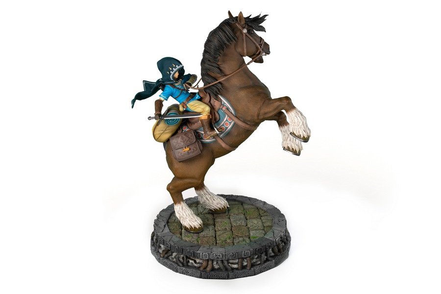 THE LEGEND OF ZELDA: BREATH OF THE WILD - LINK ON HORSEBACK (EXCLUSIVE EDITION)
