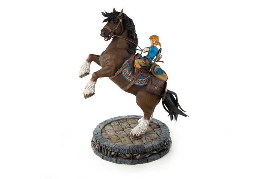 THE LEGEND OF ZELDA: BREATH OF THE WILD - LINK ON HORSEBACK (EXCLUSIVE EDITION)