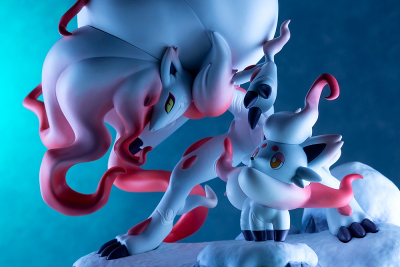 Pokemon Center Original Figure Jade Zorua & Jade Zoroark