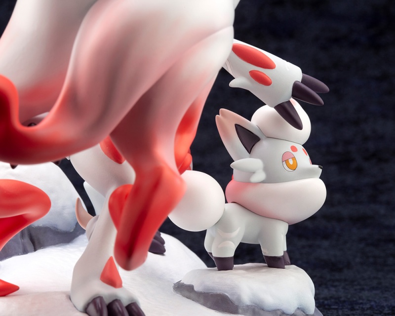 Pokemon Center Original Figure Jade Zorua & Jade Zoroark